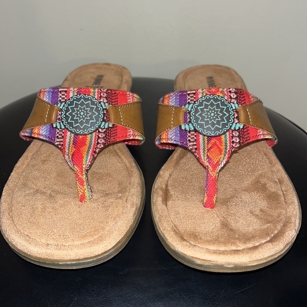 Minnetonka Aztec Frisco Sandals, Flip Flops, vibrant multi color women’s size 9 - Picture 4 of 11